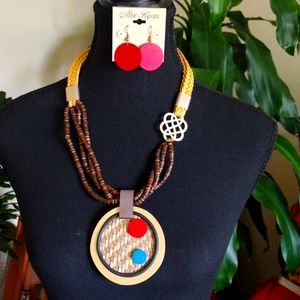 Attention-grabbing necklace very unique with earrings